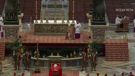 VIDEO Mii de oameni aduc un omagiu Papei Francisc